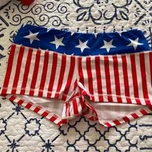 Fleo flag shorts.